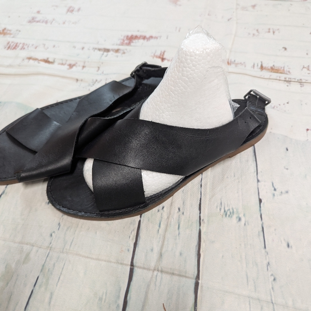 Madewell Leather Cross Strap Sandals - Picture 7 of 8